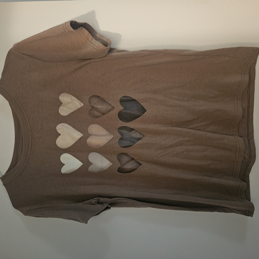 SHEIN Brown Heart Print Short Sleeve Tee